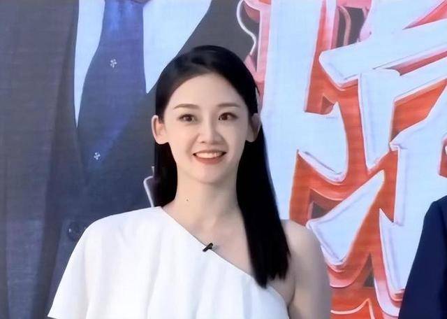 冯小刚直言：她太能装了，永远都红不了，更别提拿奖了