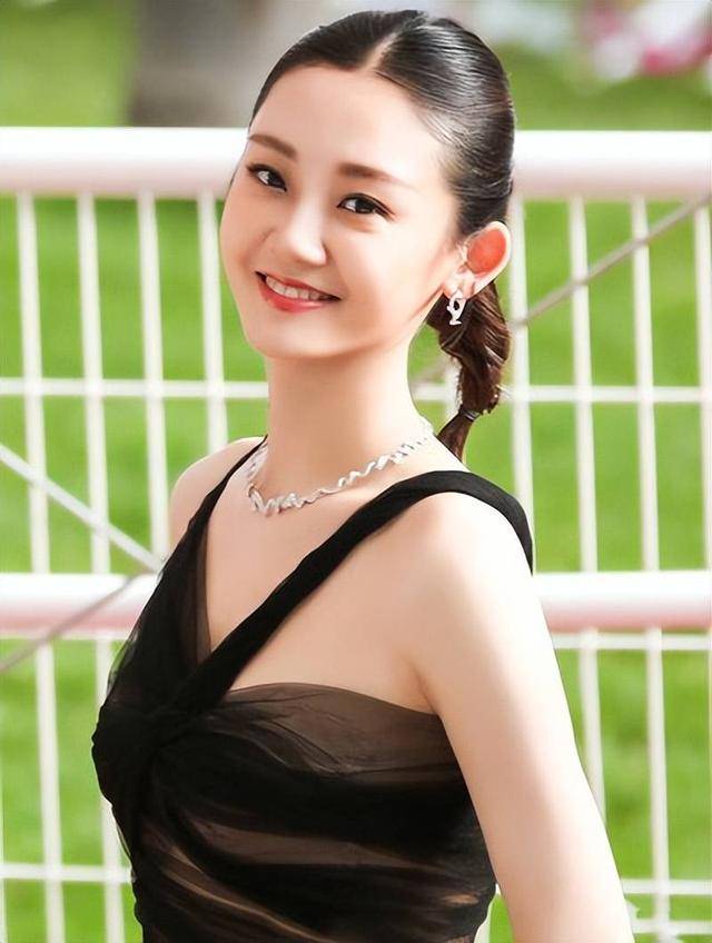 冯小刚直言：她太能装了，永远都红不了，更别提拿奖了